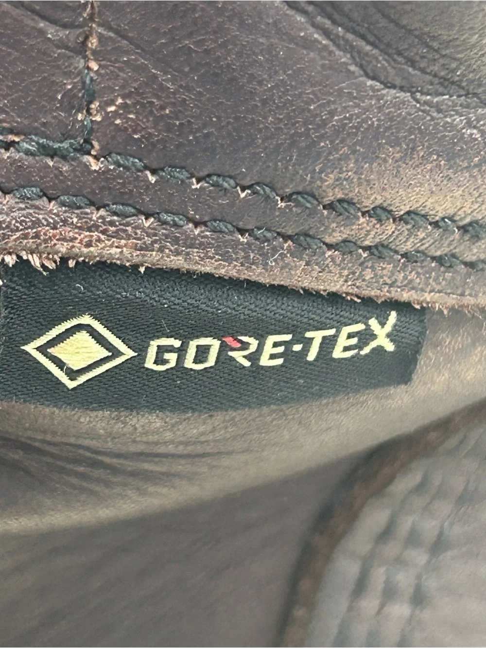 Red Wing men 9 goretex steel toe waterproof work boots